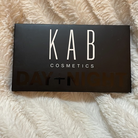 Kab Cosmetic Day + Night Eyeshadow Palette - Picture 4 of 4